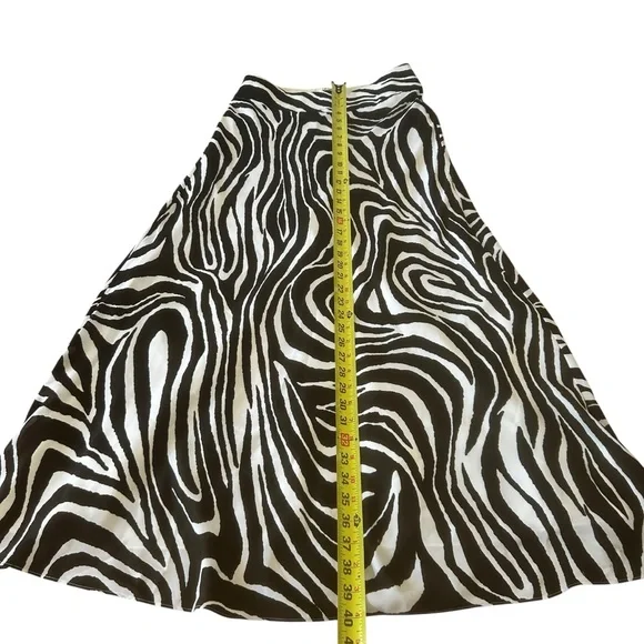 Banana Republic Zebra Print Maxi Skirt New NOTE Size 2 Fits size 6 slight flaw - Picture 7 of 10